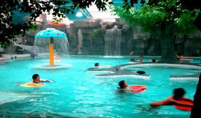 东海温泉度假村价格表答:曾经的新世纪温泉度假村是三星级旅游饭店,集