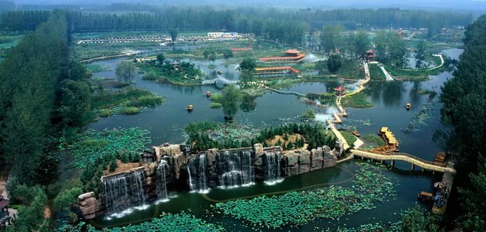 微山湖红荷湿地地处滕州市境内,是著名的4a级风景名胜区,属华东