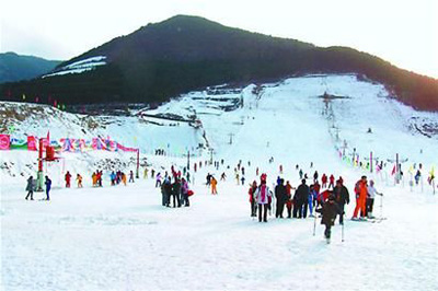 莱芜雪野滑雪场门票团购,莱芜雪野滑雪场季卡抢购票仅需188元儿童嬉雪