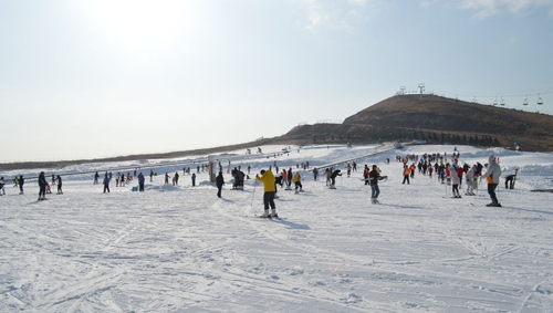 青岛金山滑雪场门票团购仅需180元,享原价360元的【青岛金山滑雪场